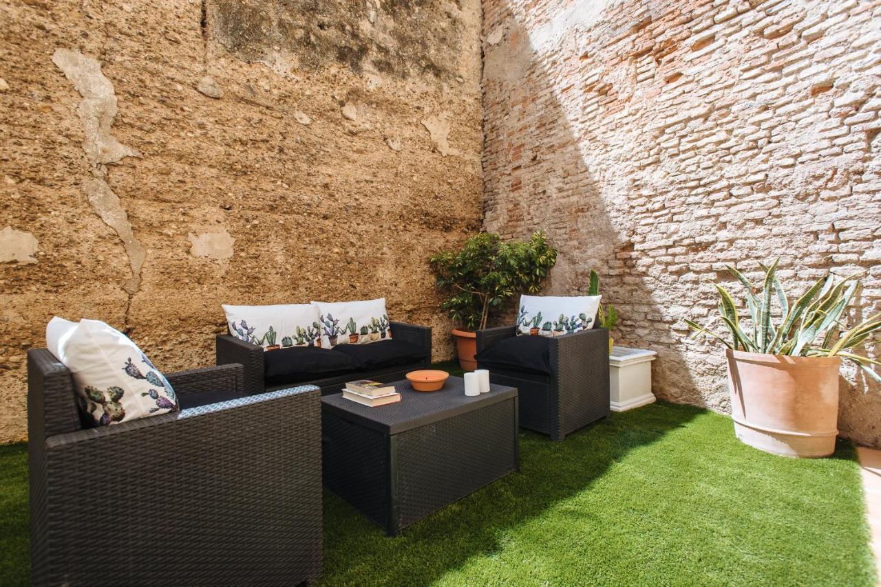 Sol Suite Apartment With Garden Sevilla Buitenkant foto